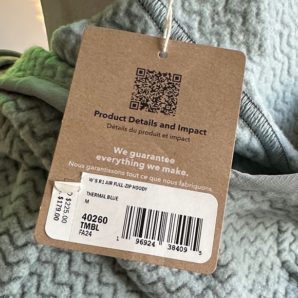 Patagonia Light Blue Zigzag Jacket with Beige Pocket - Picture 6 of 11